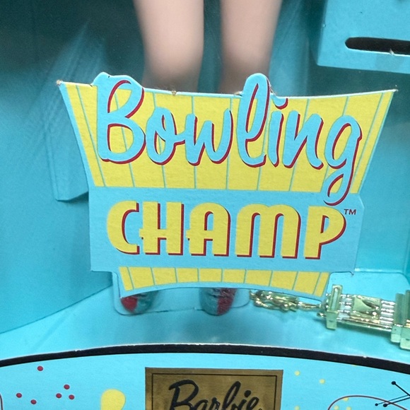 Barbie Vintage 1999 Bowling Champ Collectible Doll with Accessories - Picture 5 of 6